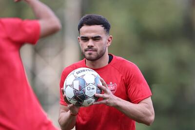  اورونوف در پرسپولیس می‌ماند