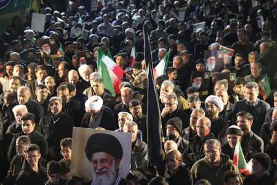  چهاردهمین قرار شبانه سمنانی‌های با قائد شهید خود/ اجتماع بزرگ شب‌های اقتدار در سمنان ادامه دارد+فیلم