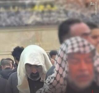  رهبر جدید انقلاب در حرم سیدالشهدا(ع) + عکس