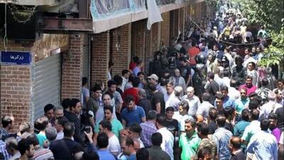  جنگ هست اما غیرت بازاریان عقب نشینی نکرد /  بازار بزرگ تهران مسیر عادی فعالیت خود را ادامه می دهد