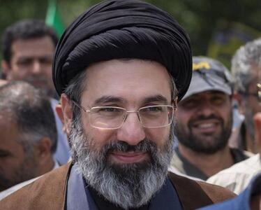  حضرت آیت‌الله سیدمجتبی حسینی خامنه‌ای رهبر معظّم انقلاب اسلامی :به هر صورت ما از دشمن غرامت خواهیم گرفت و اگر امتناع کند باندازه‌ای که تشخیص بدهیم از اموالش برخواهیم داشت و اگر آنهم مقدور نباشد به همان اندازه از اموالش را نابود خواهیم کرد + عکس