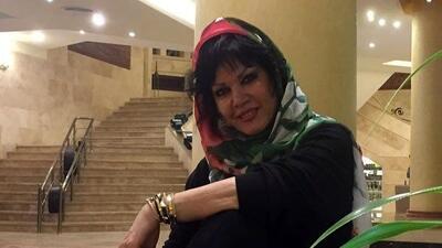  دکوراسیون خانه فرزانه کابلی، مامان علی کوچولو؛ از مبلمانی به رنگ سبز کله غازی تا علاقه به استفاده از عروسک و گل مصنوعی روی در و دیوار مثل خانه های دهه 70! +ویدیو