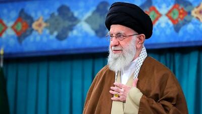  عکس هایی از «رهبری انقلاب» در بازدید از «تخت جمشید» در سال 1367 ! / ابهت 2 نسل در قاب های زیبا !