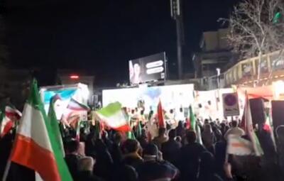  هم اکنون مردم مدافع ایران در میدان تجریش تهران