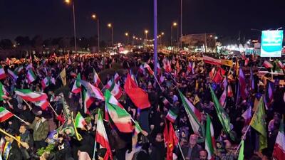  میثاق دوباره با آرمان‌ها؛ حضور حماسی شیرازی‌ها در خیابان‌ها برای بیعت با رهبر انقلاب + ویدیو