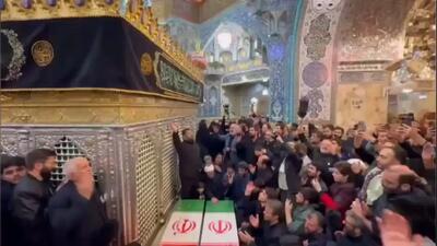  طواف پیکر شهید لاریجانی و پسرش در حرم حضرت معصومه