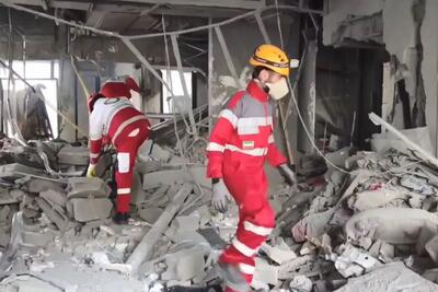  تداوم عملیات امدادرسانی و آواربرداری در تهران؛ یک مصدوم زنده نجات یافت