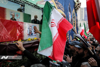  پیکر علی لاریجانی و فرزندش در حرم حضرت معصومه آرام گرفت