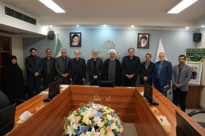  رونمایی از پوستر هجدهمین دوره مسابقات قرآنی «مُدهامَّتان» با حضور وزیر فرهنگ