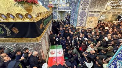  وداع مردم قم با پیکر شهید علی لاریجانی و فرزندش در حرم حضرت معصومه(س)+فیلم