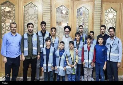  آخرین عکس یادگاری وزیر شهید اطلاعات با خادمان آیین ترتیل‌خوانی حرم - تسنیم