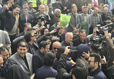  تقدیر تاج و مسئولان زنجانی از بانوان ملی‌پوش فوتبال ایران - تسنیم