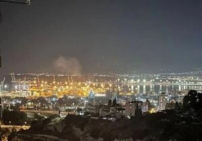  فیلم/ لحظه اصابت موشک به پالایشگاه حیفا