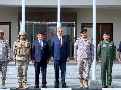  بازدید وزیر خارجه ترکیه از پایگاه نظامی این کشور در قطر