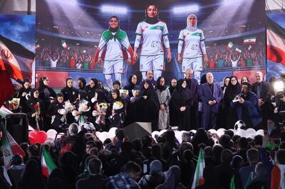  استقبال با شکوه از تیم ملی فوتبال زنان/ دختران «وطن» در آغوش «ملت»