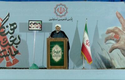  امام جمعه موقت سمنان: مکر باطل دشمن با حماسه حضور مردم ناکام ماند