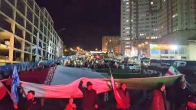  حضور مردم در اطراف دریاچه شهدای خلیج فارس در نخستین روز سال نو