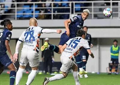  زاهدی در ترکیب اصلی آویسپا فوکوکا مقابل صدرنشین ژاپن