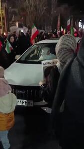  حضور عروس و داماد در تجمع شبانه تجریش + فیلم