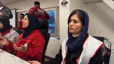  فیلم گریه احساسی پردیس احمدیه در لحظه تحویل سال در کنار نیروهای هلال احمر
