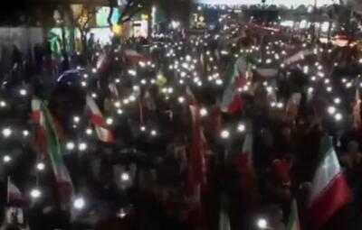  خروش مردم کرج در اولین شب سال ۱۴۰۵