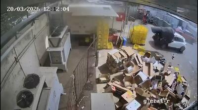  لحظه برخورد ترکش موشک با یک خودرو در اسرائیل