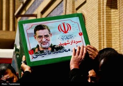  وداع جانسوز خانواده ‌با پیکر شهید نائینی/ آخرین دیدار در معراج شهدا‌ - تسنیم