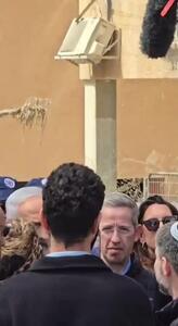  حضور نتانیاهو در محل اصابت موشک ایران در عراد