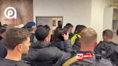  حمله یک زن اسرائیلی به وزیر امنیت ملی اسرائیل بن گویر در پی کشته شدن تعداد زیادی از صهیونیست‌ها در عراد + فیلم
