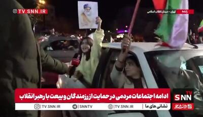  شعار کودک حاضر در تجمع میدان انقلاب: ما پیروز این جنگیم/ اسرائیل باید از روی زمین محو بشود