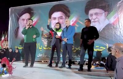  حضور بازیکن تیم ملی فوتبال بانوان در اجتماع شبانه مردم برازجان