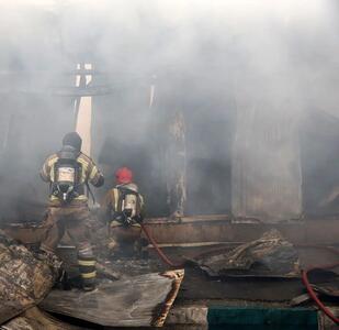  یک دستگاه خودروی آتش‌نشانی در بندر کنگ هدف حمله پهپادی دشمن قرار گرفت