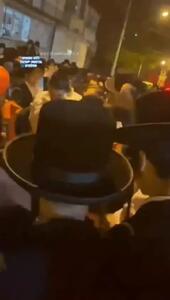  چالش نیروهای امدادی رژیم با گلّه‌ای از صهیونیست‌های وحشت‌زده در نزدیکی یکی از محل‌های اصابت موشک + فیلم