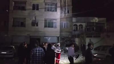  حمله هوایی به یک منطقه مسکونی در ارومیه و تلاش امدادگران برای امدادرسانی به آسیب‌دیدگان