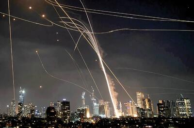  تصاویری جدید از نبرد موشک‌ها و پدافندها در آسمان تل‌آویو