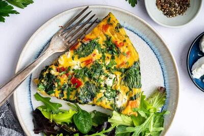  طرز تهیه کوکو سیب زمینی و اسفناج؛ شام فوری و مقوی