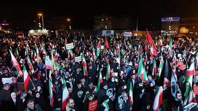  طنین فریادهای «هیهات منا الذله» در بام ایران
