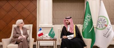  توئیت مهم بن سلمان درباره دیدار با مقام فرانسوی درباره جنگ در منطقه و همکاری‌های دفاعی