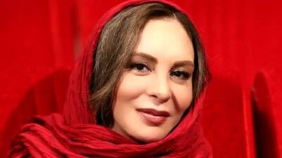  فیلم بازی کردن افسانه بایگان با دلفین ها در استخر + بیوگرافی