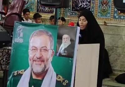  رجزخوانی حماسی دختر شهید غلامرضا سلیمانی‌/ تا پای جان با دشمن می‌جنگیم - تسنیم