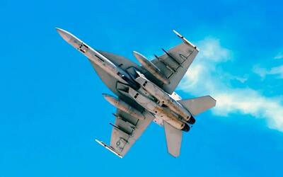  لحظه اصابت موشک پدافندی ایران به جنگنده اف ۱۸ آمریکایی از زاویه ای دیگر