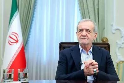  پزشکیان در گفت‌وگوی تلفنی با نخست‌وزیر مالزی: به دنبال پایان کامل جنگ و امنیت و آرامش در منطقه هستیم / امیدواریم با کمک کشور‌های برادر و مسلمان بتوانیم منطقه را از فاجعه‌ای که دشمنان دنبال آن هستند، نجات دهیم