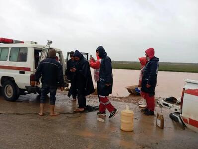  نجات یک خانواده 8 نفره گرفتار سیلاب در شهرستان دهلران