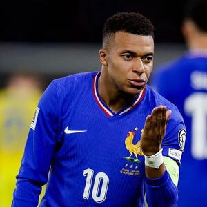  ام‌باپه در ترکیب اصلی خروس‌ها برابر برزیل