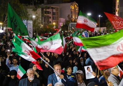  شب بیست و پنجم اقتدار؛ در معراج شهدا، باران شرمنده عزم سمنانی‌ها شد - تسنیم