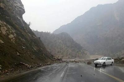  این جاده به دلیل ریزش کوه مسدود شد