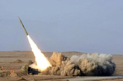  رسانه‌های عبری: ایران ۳ موشک به اسرائیل شلیک کرد/ یکی از موشک‌های دارای کلاهک خوشه‌ای است/ ۴ نفر در جریان هجوم به پناهگاه‌ها زخمی شدند