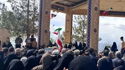  تشییع پیکر دانش‌آموز شهیده حملات دشمنان در استان یزد / «تیارا صادقی» آرام گرفت