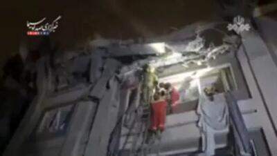  تلاش آتش‌نشانان تهران برای خارج کردن نوجوان ۱۲ ساله از زیر آوار + فیلم