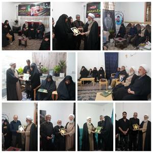  رییس سازمان عقیدتی سیاسی ارتش با خانواده شهدای ارتش در کرمان دیدار کرد